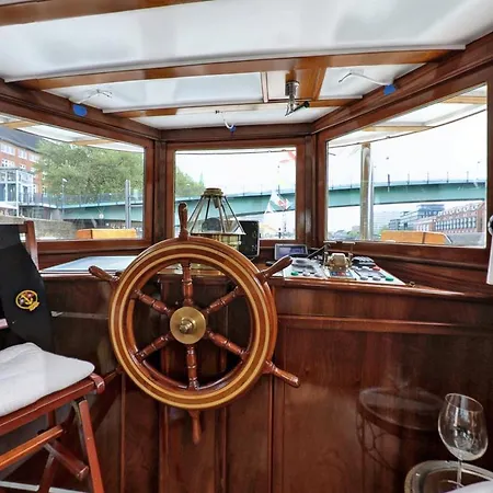Hotelschiff Nedeva Brema