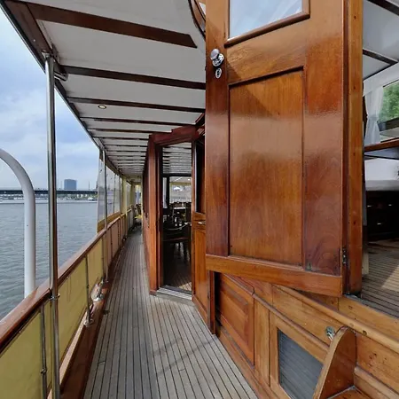 Hotelschiff Nedeva