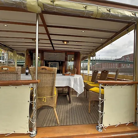 Hotelschiff Nedeva Brema
