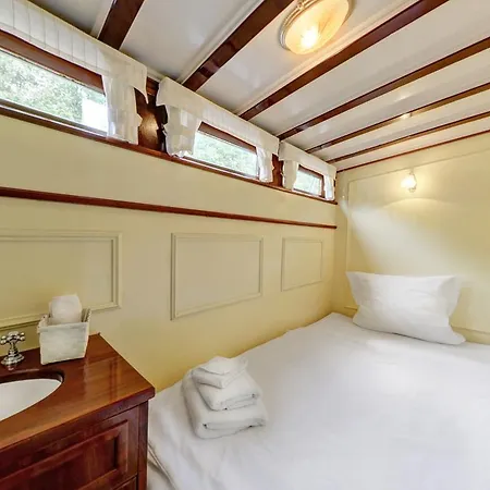 Hotelschiff Nedeva 3* Brema
