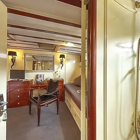 Hotelschiff Nedeva Brema