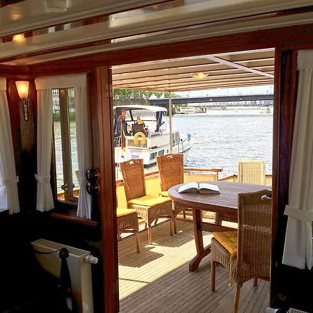 Hotelschiff Nedeva 3*