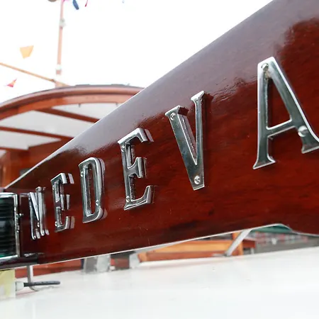 Hotelschiff Nedeva Brema