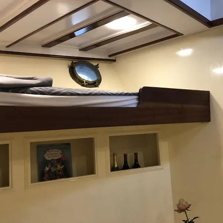 Hotel en barco Hotelschiff Nedeva Brema
