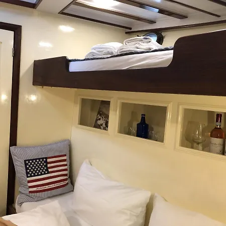 Hotelschiff Nedeva 3*