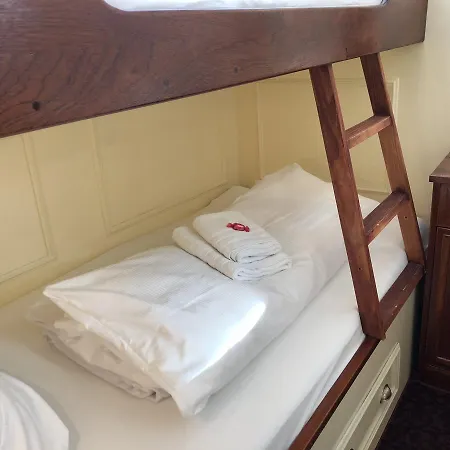Hotelschiff Nedeva Hotel en barco