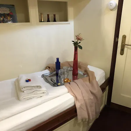 Hotel en barco Hotelschiff Nedeva