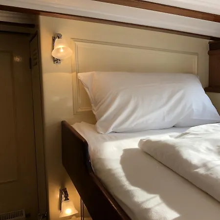 Hotel en barco Hotelschiff Nedeva 3*