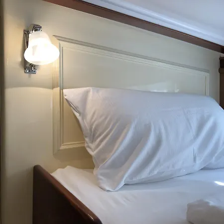 Hotel en barco Hotelschiff Nedeva