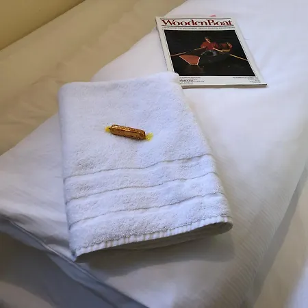 Hotelschiff Nedeva Hotel en barco Brema