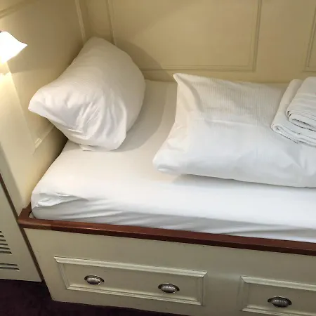 Hotelschiff Nedeva Hotel en barco 3*
