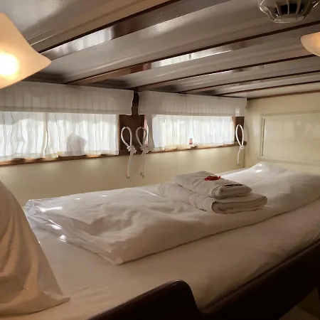Hotel en barco Hotelschiff Nedeva Brema