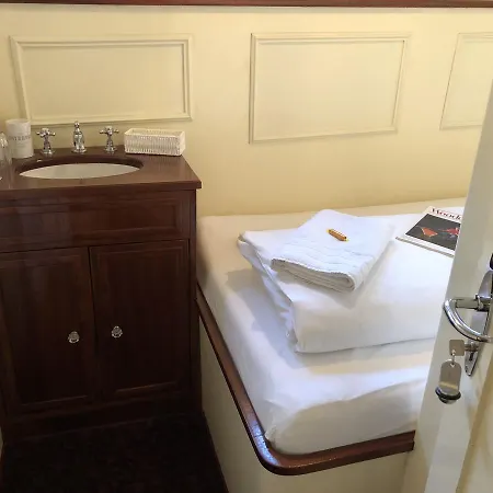 Hotelschiff Nedeva Hotel en barco