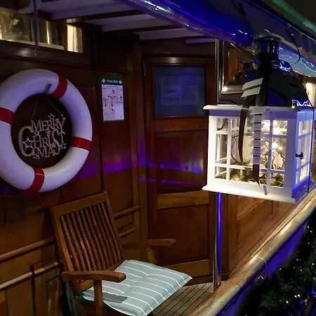 Hotelschiff Nedeva Hotel en barco