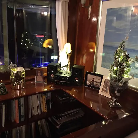 Hotel en barco Hotelschiff Nedeva Brema