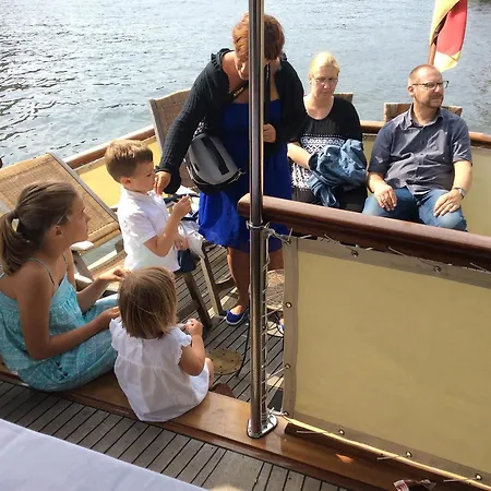 Hotelschiff Nedeva 3*